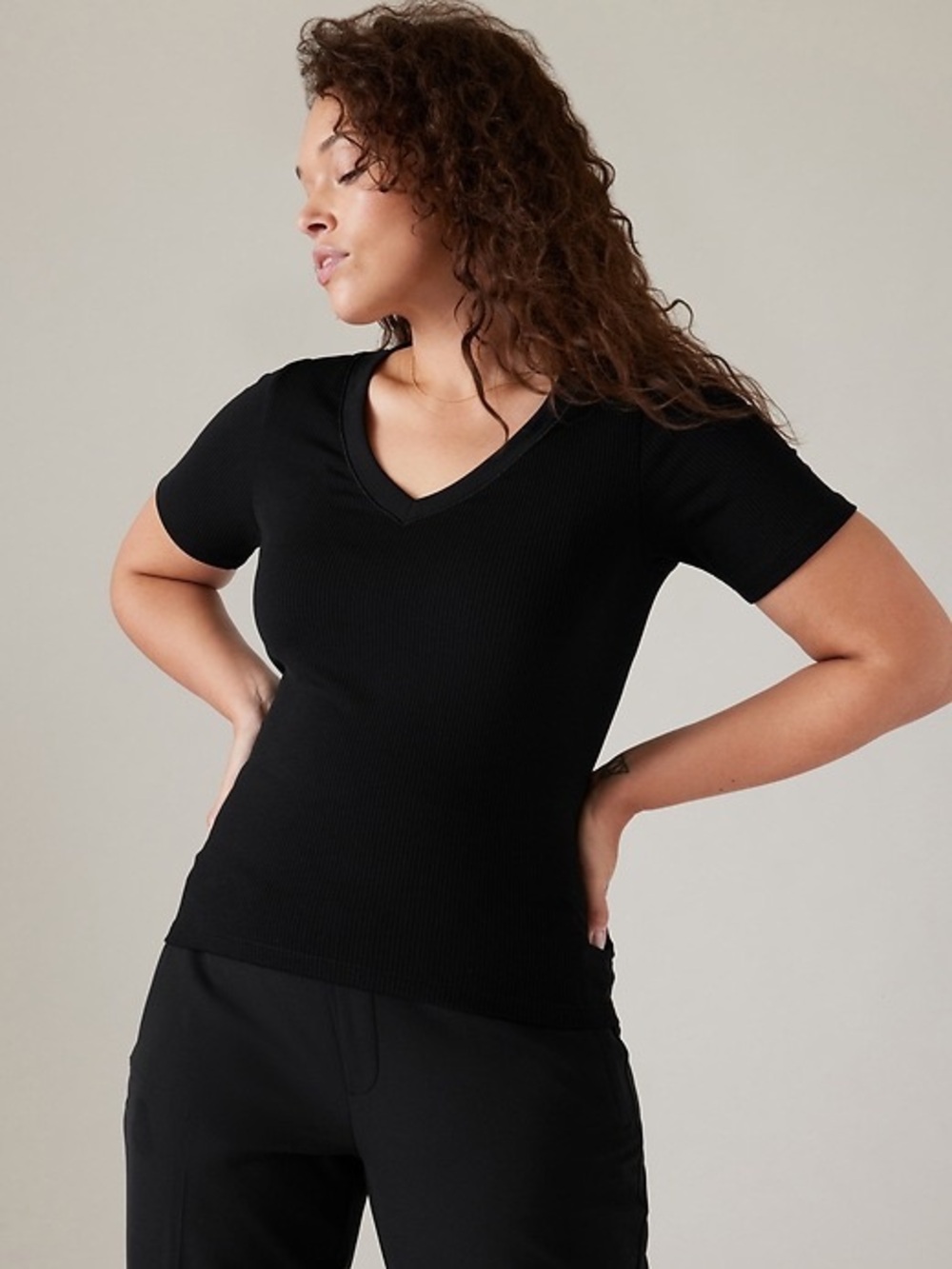Athleta Renew Seamless V Neck Tee in Black | Size Small